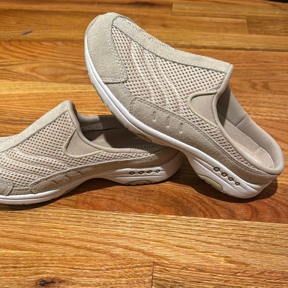 Easy Spirit Beige Slip-On Shoes size 7 - Picture 3 of 10